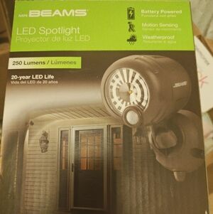 Mr Beams Battery Operated Spotlight Flood Light 250 Lumens
